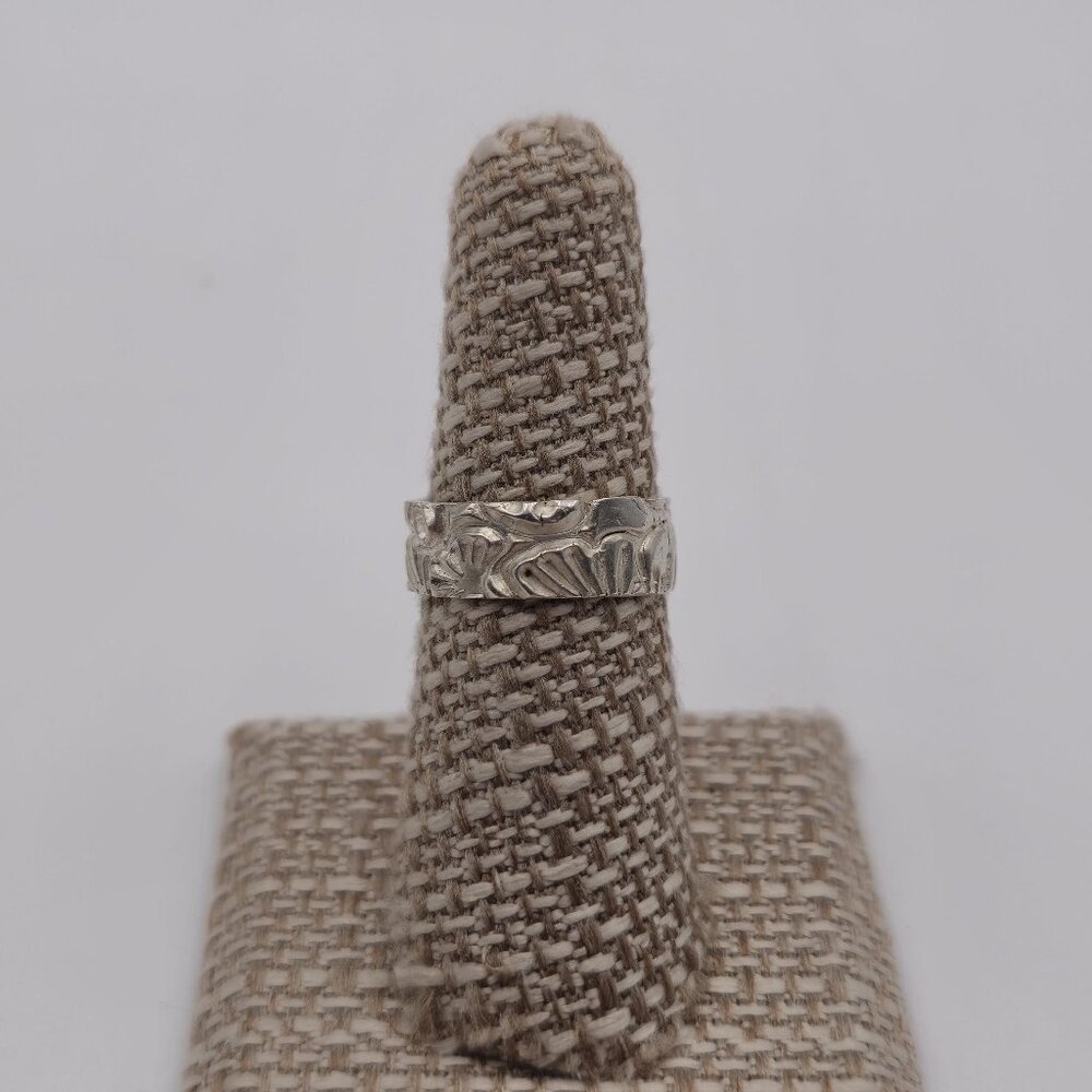 Size 7 Sterling Silver Worn Odd Pattern Unique Ring A2382